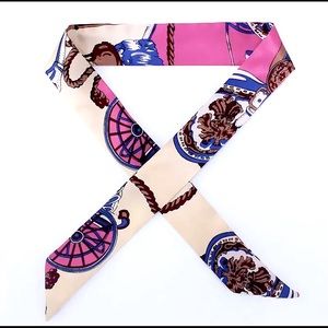 3️⃣3/25 Bag twilly, multipurpose head/neck scarf